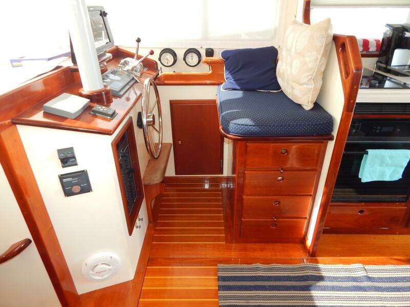 2000 BHM Flybridge Cruiser