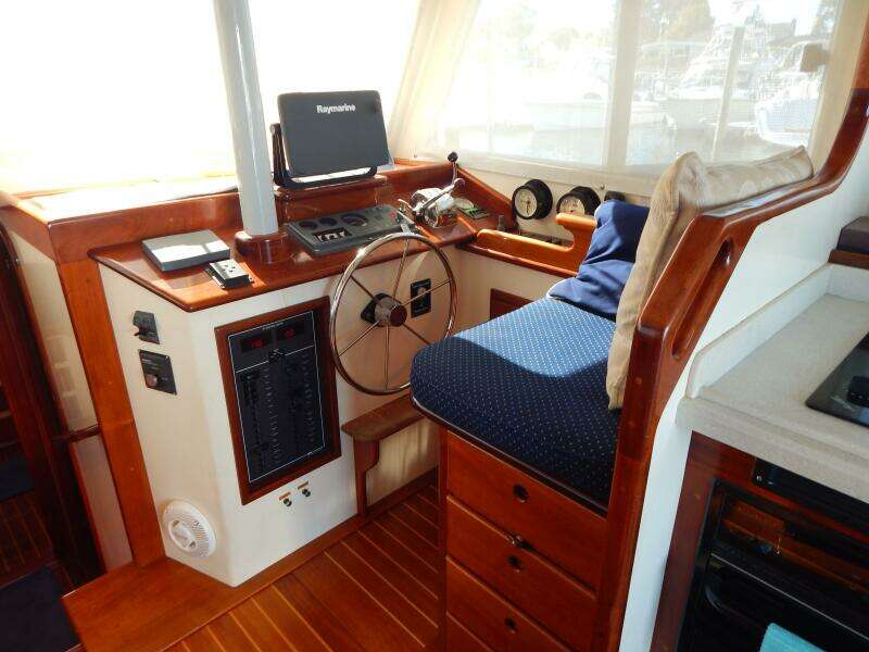 2000 BHM Flybridge Cruiser