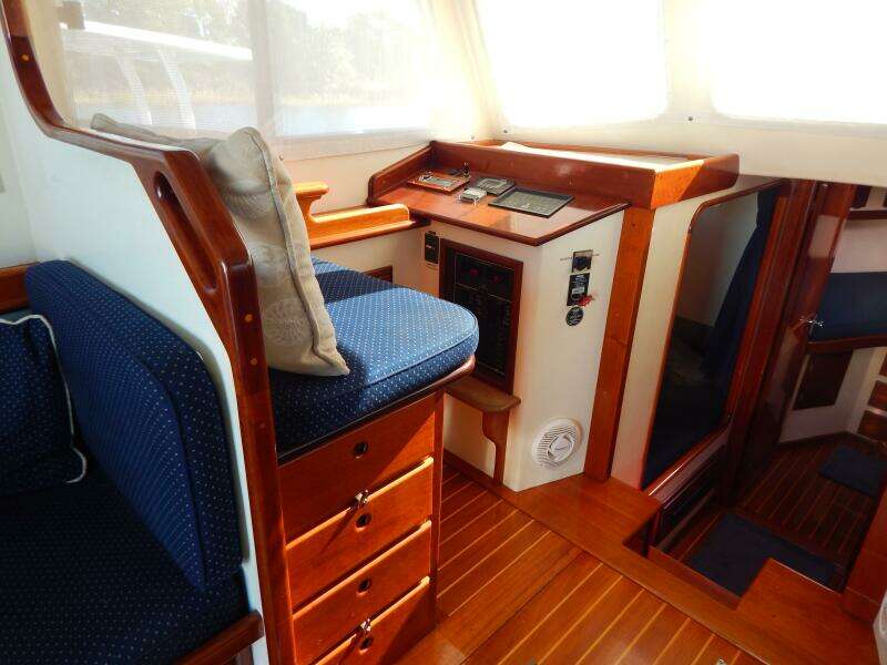 2000 BHM Flybridge Cruiser