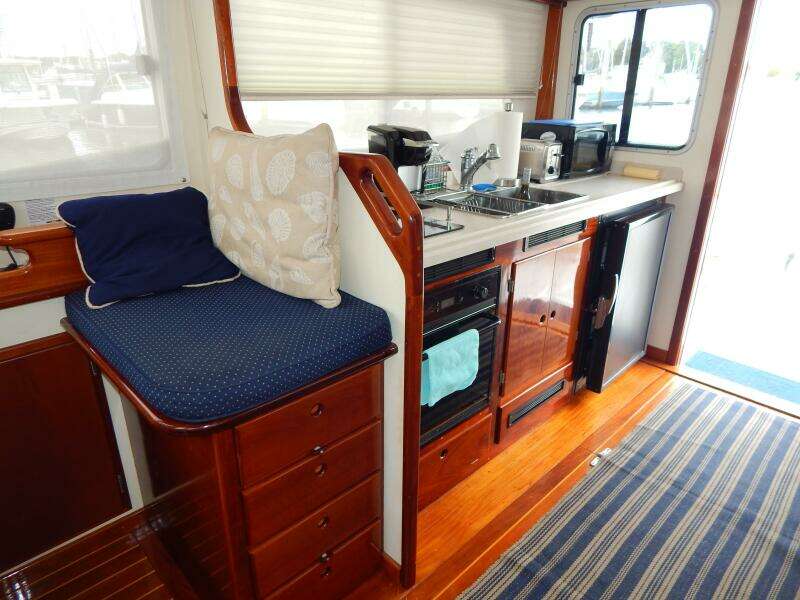 2000 BHM Flybridge Cruiser
