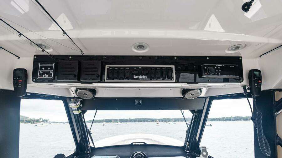 2017 Everglades 435 CC