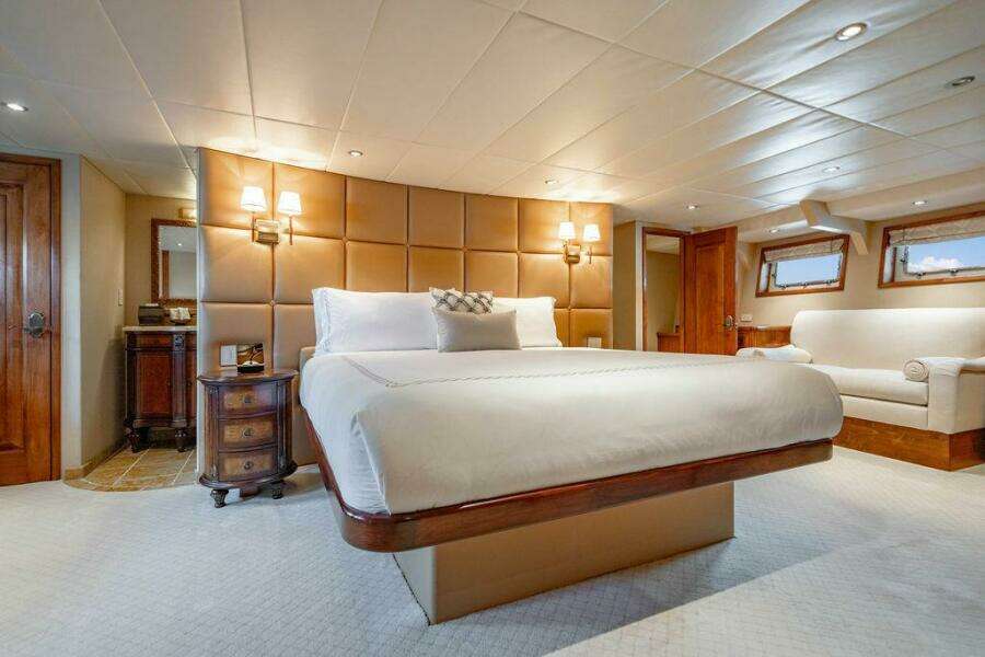 2009 Crystal Yachts Enclosed Pilothouse