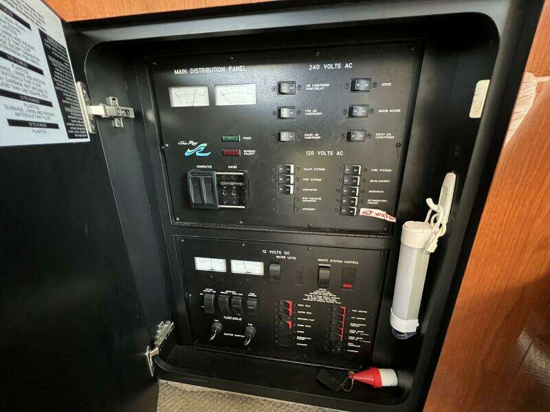 2000 Sea Ray 480 Sedan Bridge