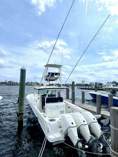 2013 Boston Whaler 370 Outrage
