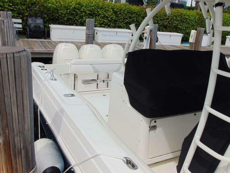 2013 Boston Whaler 370 Outrage