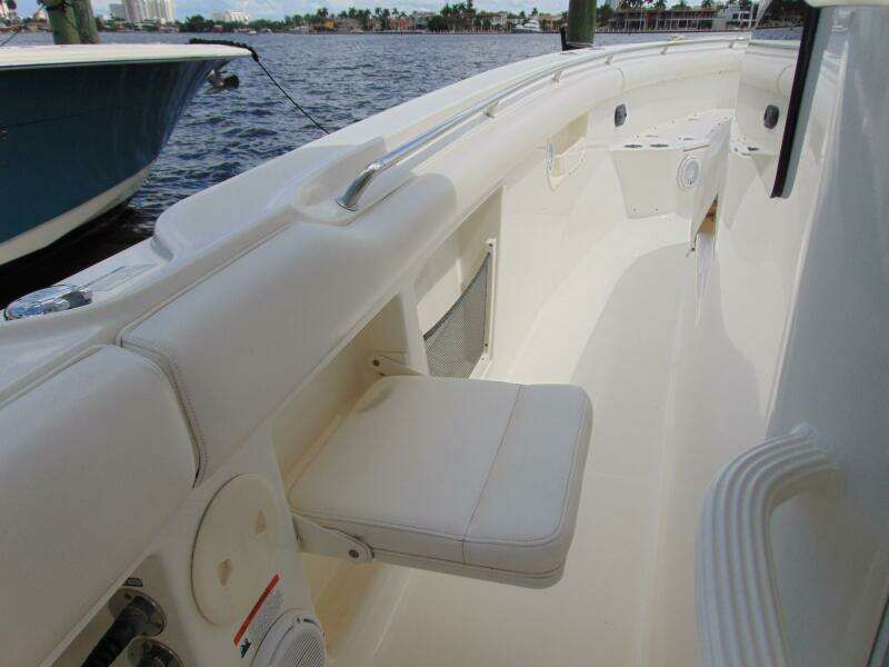 2013 Boston Whaler 370 Outrage