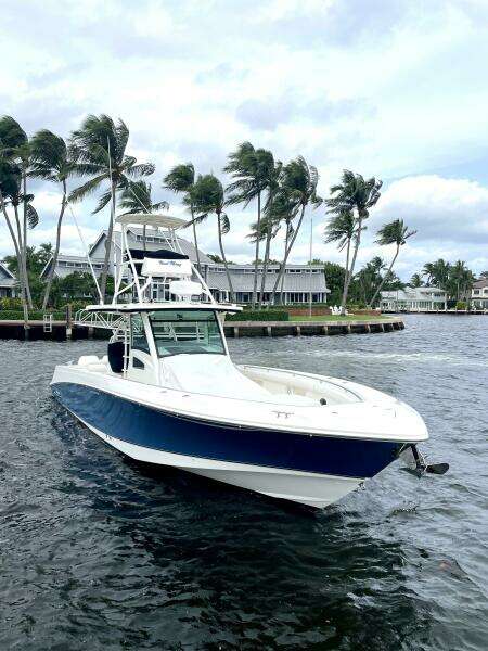 2013 Boston Whaler 370 Outrage