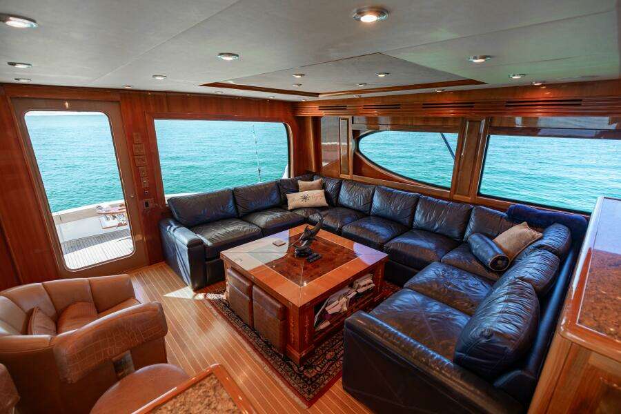 2005 Hatteras 68 Convertible-Salon 4