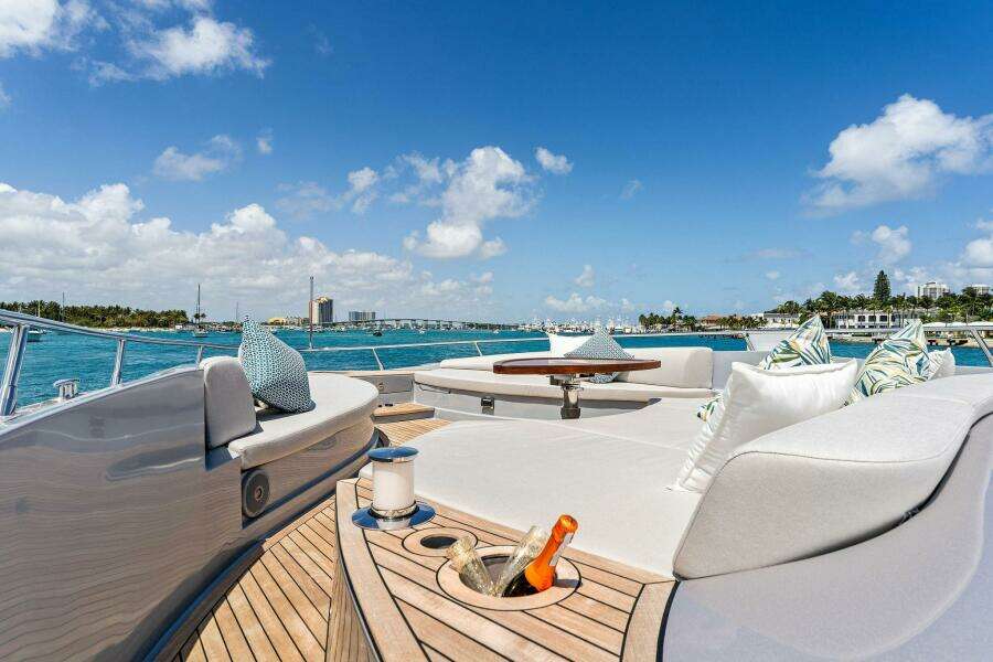 2024 Aquitalia Yachts Flybridge