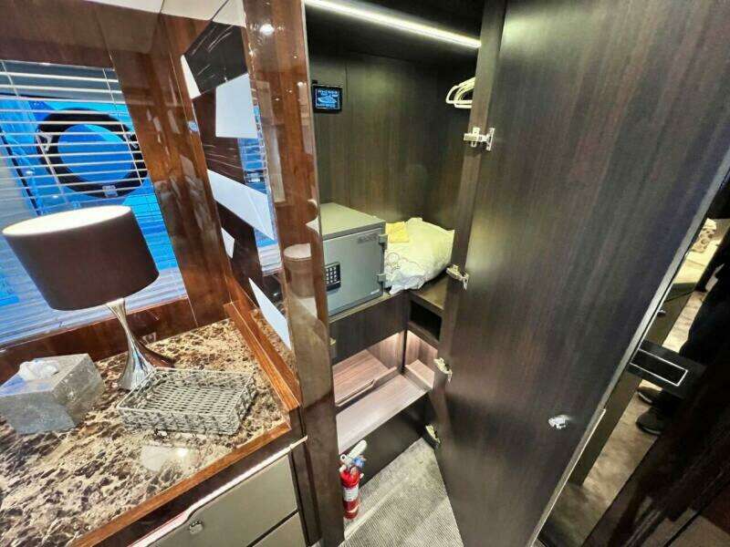 2020 Fairline Squadron