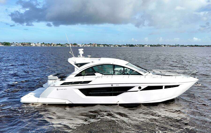 2020 Cruisers Yachts 50 Cantius