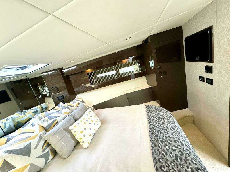 2020 Cruisers Yachts 50 Cantius