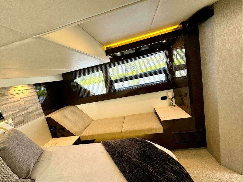 2020 Cruisers Yachts 50 Cantius