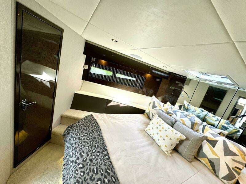 2020 Cruisers Yachts 50 Cantius