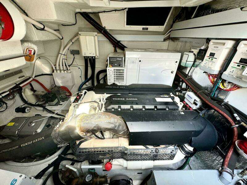 2020 Cruisers Yachts 50 Cantius