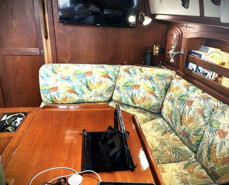 1995 Pacific Seacraft 37