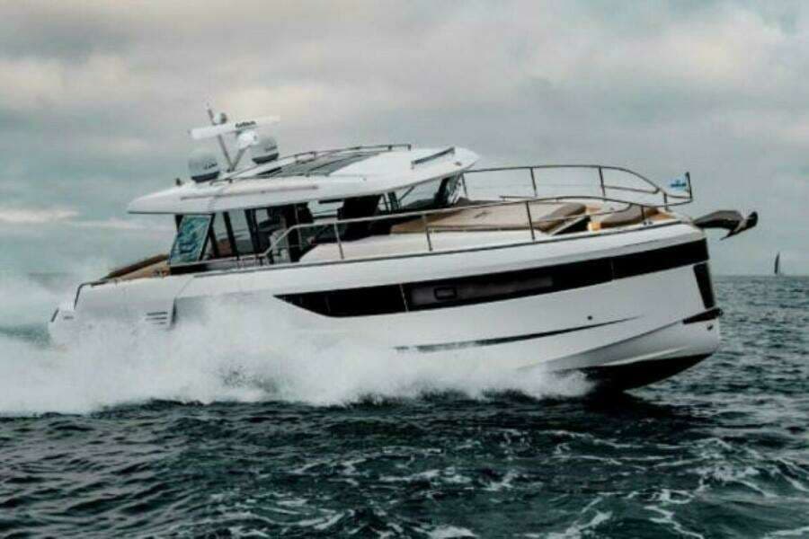 2025 Wellcraft 44 Explorer