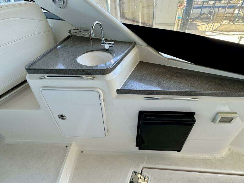 2006 Regal 3360 Window Express