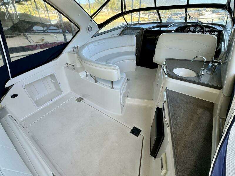 2006 Regal 3360 Window Express