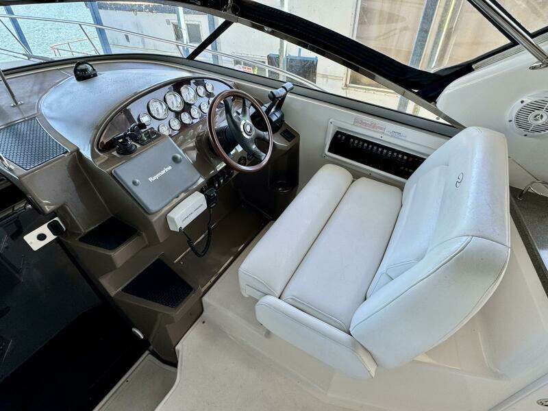 2006 Regal 3360 Window Express