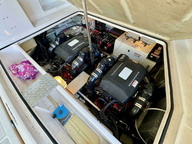 2006 Regal 3360 Window Express