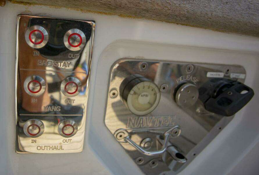 Manual and Powered Hydraulic Controls