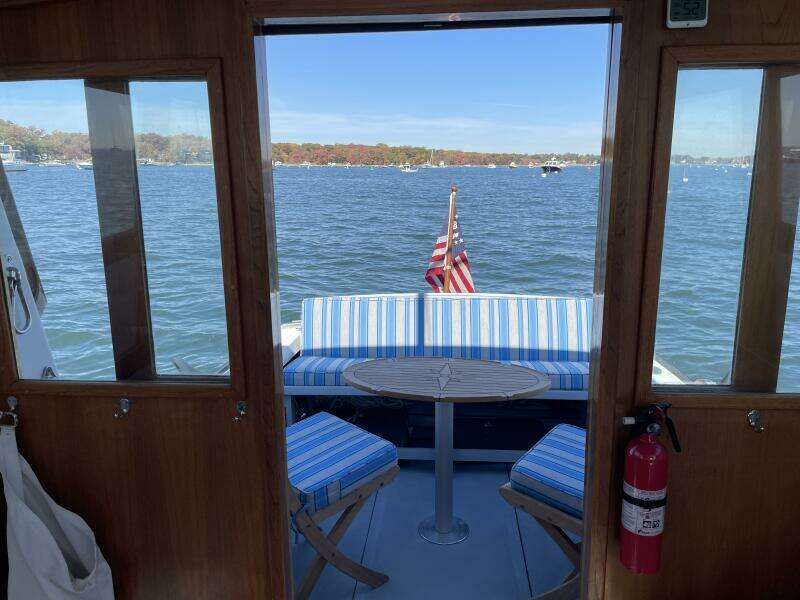 7 Ellis 28 Aft Deck Through Sliding Doors