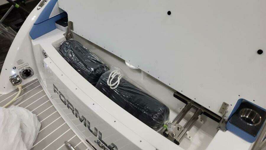 2025 Formula 330 Crossover Bowrider