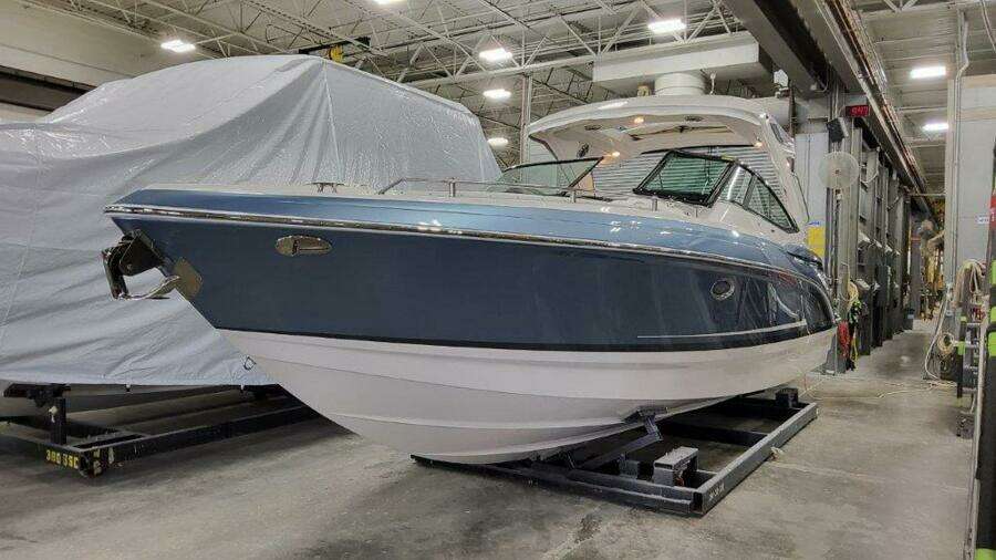 2025 Formula 330 Crossover Bowrider