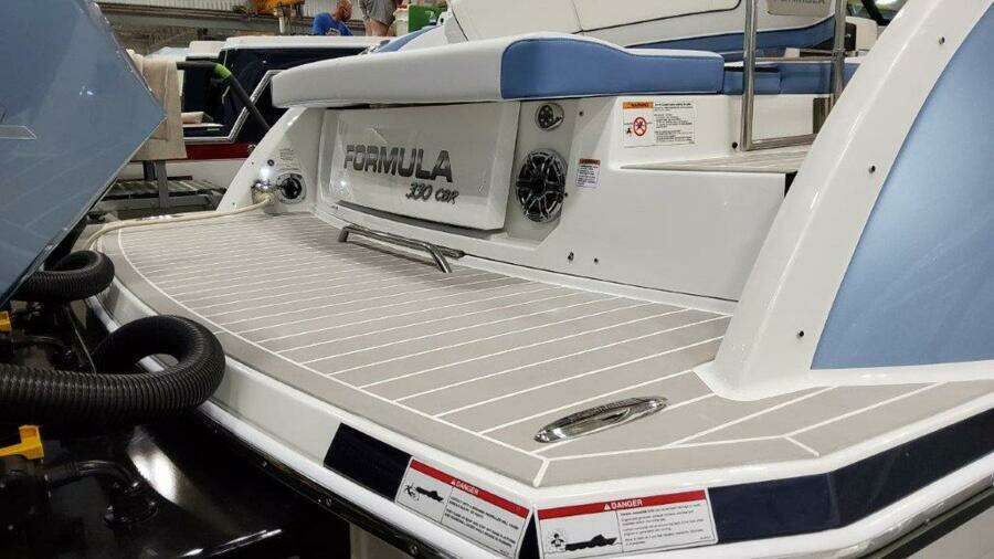 2025 Formula 330 Crossover Bowrider