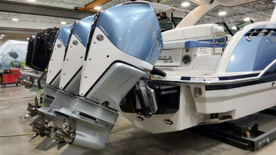 2025 Formula 330 Crossover Bowrider