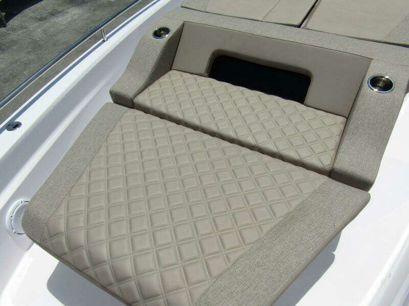 2024 Axopar 37 Sun Top