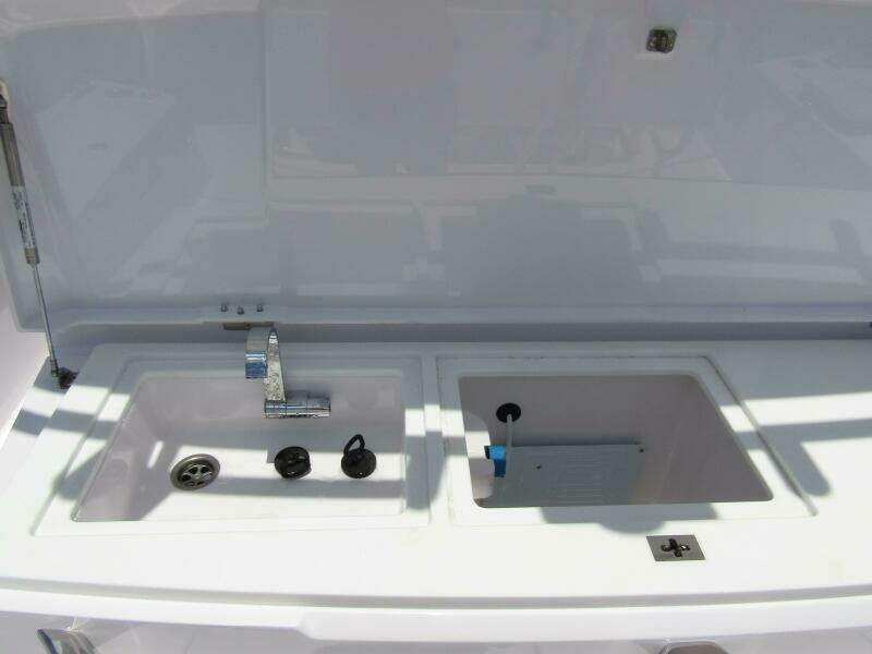 2024 Axopar 37 Sun Top