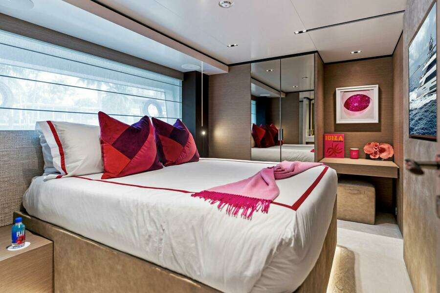 2024 Custom Line Navetta 33