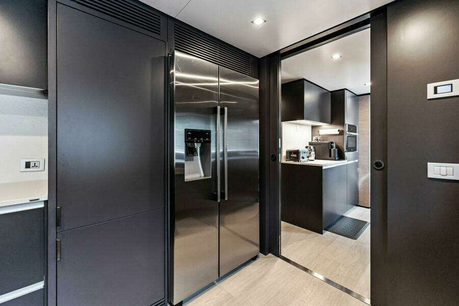 2024 Custom Line Navetta 33