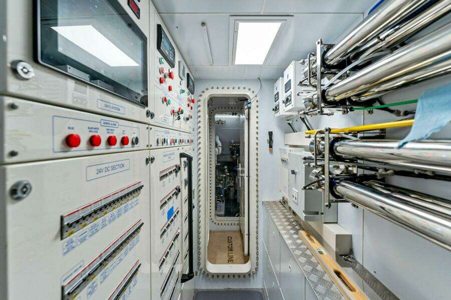 2024 Custom Line Navetta 33