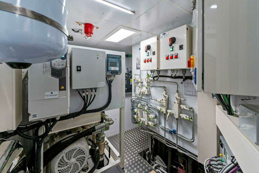 2024 Custom Line Navetta 33