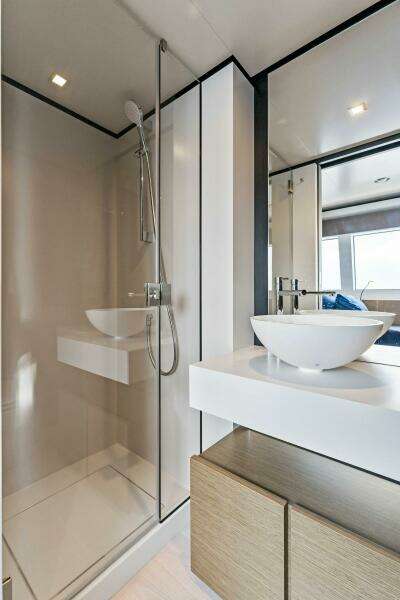 2024 Custom Line Navetta 33