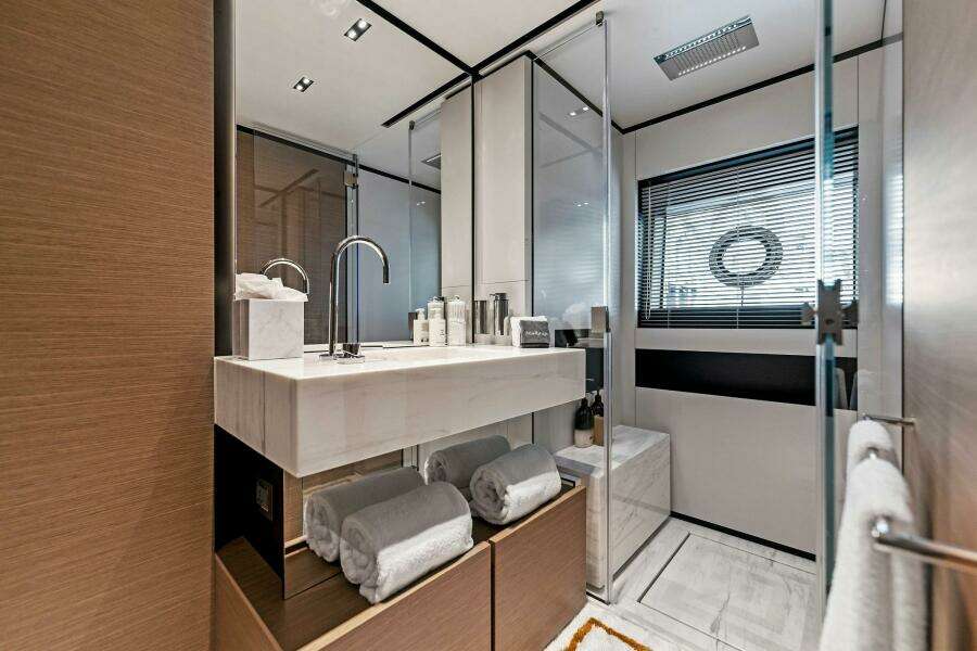 2024 Custom Line Navetta 33