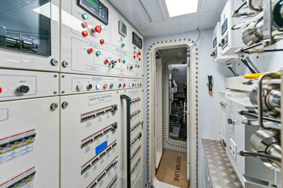 2024 Custom Line Navetta 33