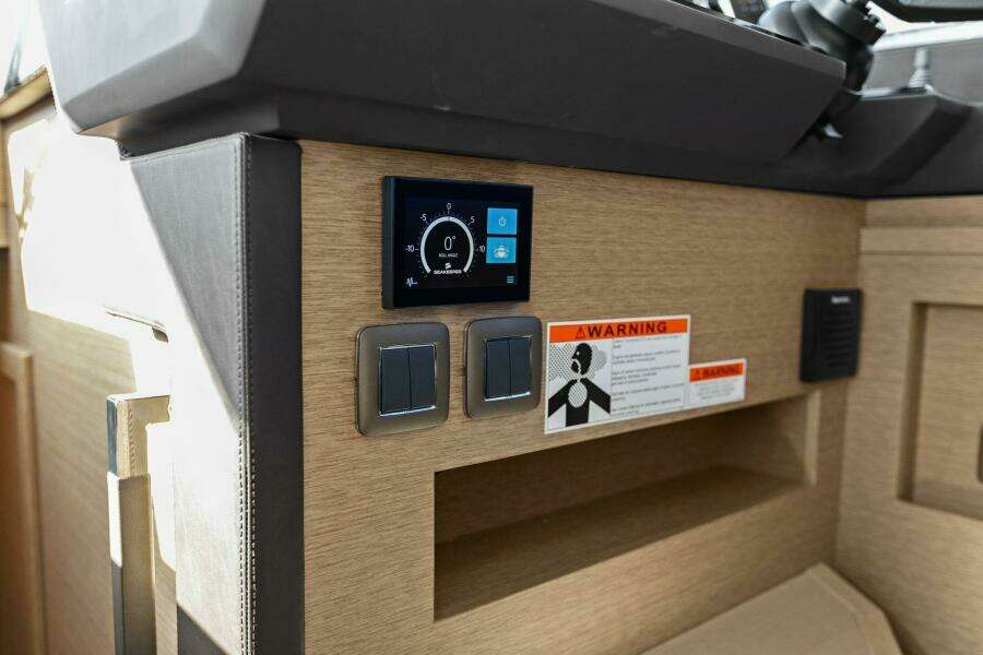 2022 Prestige 460 Flybridge - Brace Yourself Too -Helm