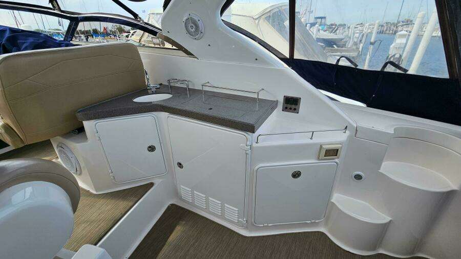 2007 Regal 3760 Commodore