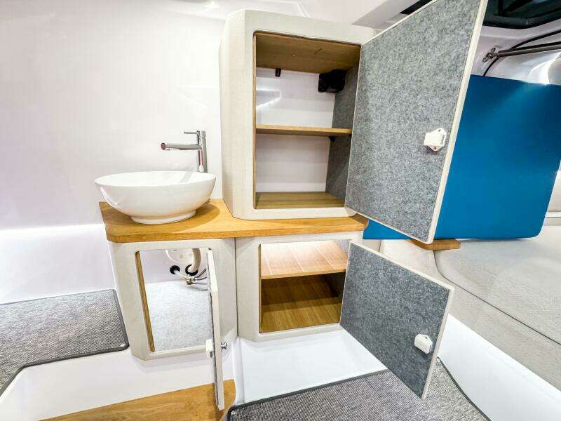 2025 Axopar 37 Sun Top BRABUS Trim