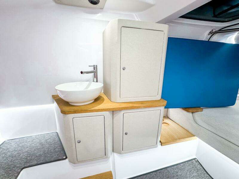 2025 Axopar 37 Sun Top BRABUS Trim