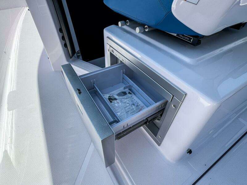 2025 Axopar 37 Sun Top BRABUS Trim