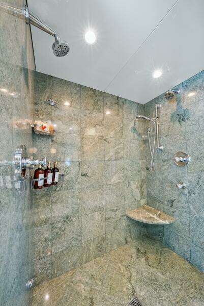 2005 Trinity Yachts Tri-Deck