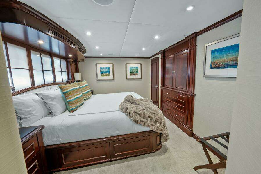 2005 Trinity Yachts Tri-Deck