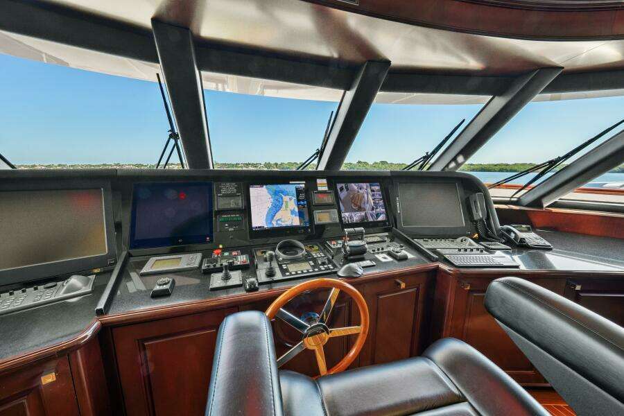 2005 Trinity Yachts Tri-Deck