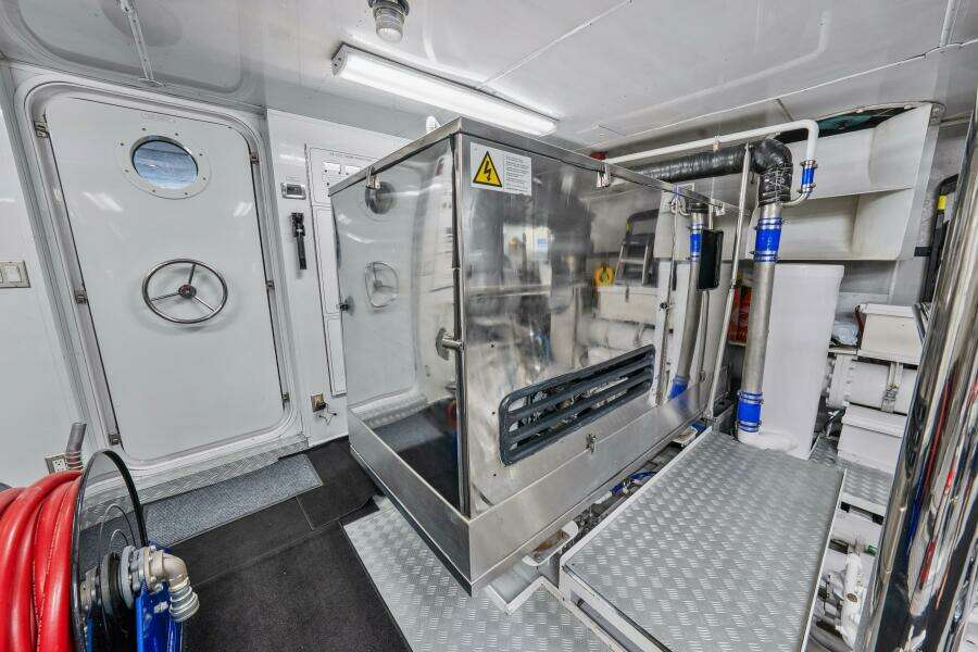 2005 Trinity Yachts Tri-Deck