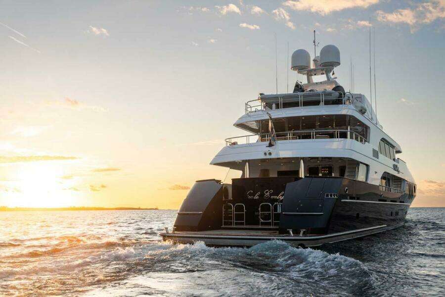 2005 Trinity Yachts Tri-Deck